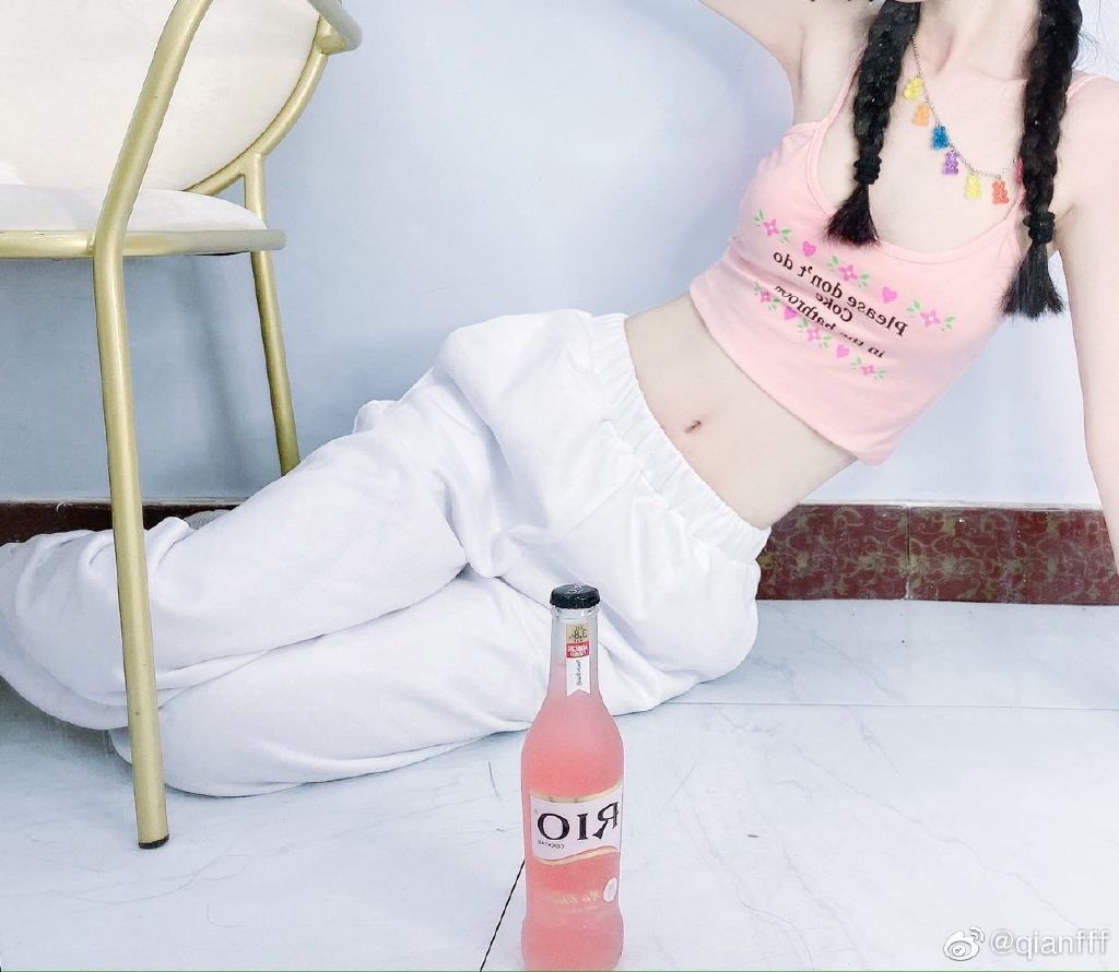  微博芊芊qianfff是谁？