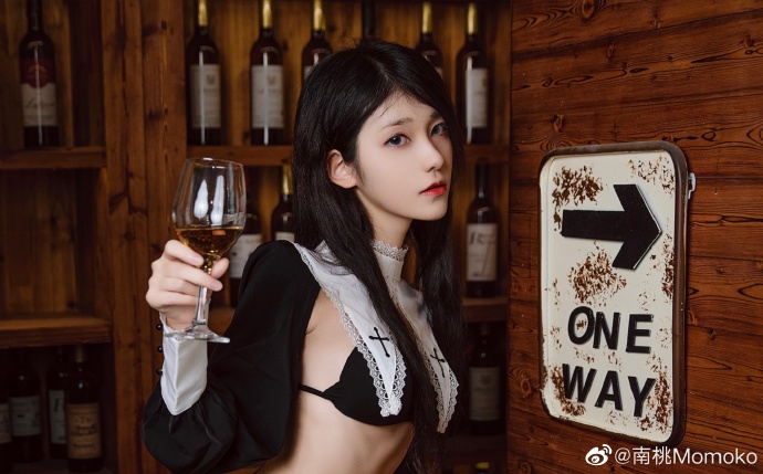 南桃Momoko酒味女人个人写真集