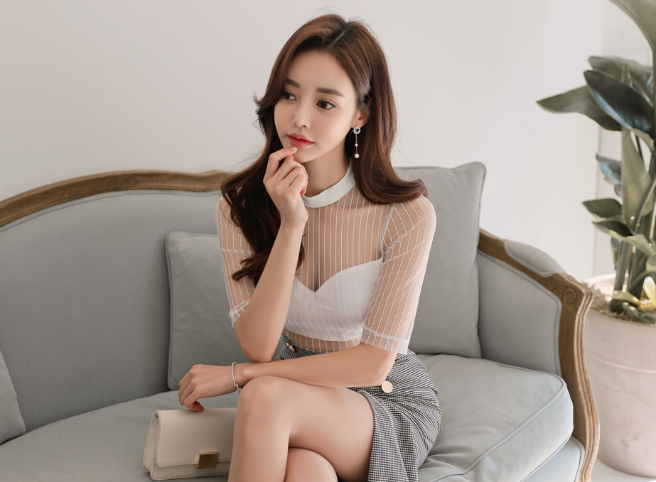 气质白色蕾丝美女性感长腿写真 实在是太好看了