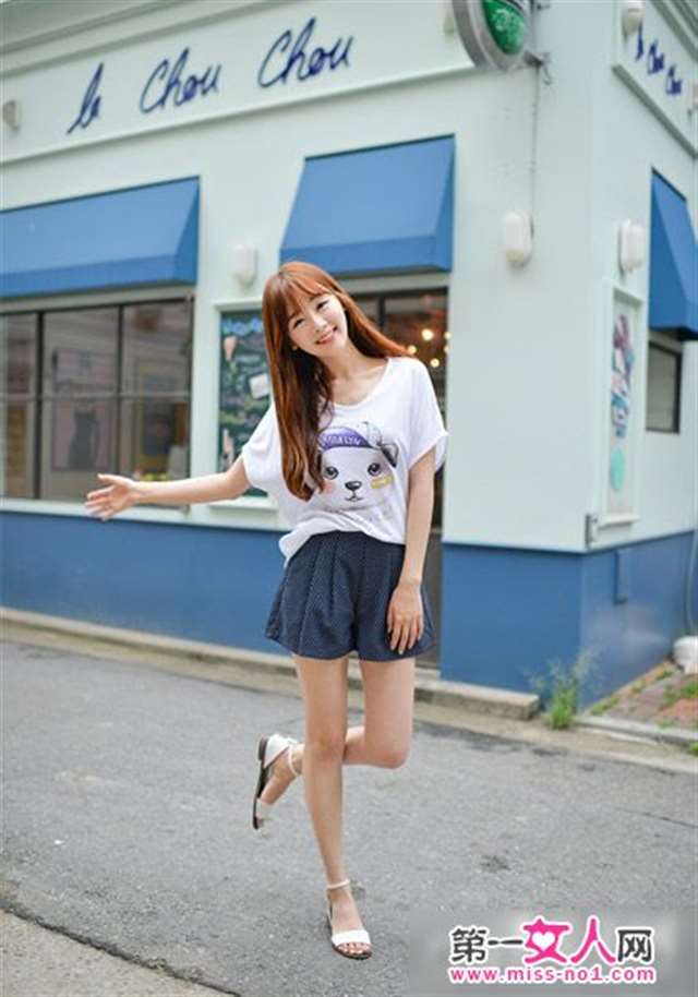  炮椅房偷拍牛仔短裤大胸美女
