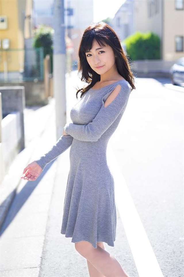  炮椅房偷拍牛仔短裤大胸美女