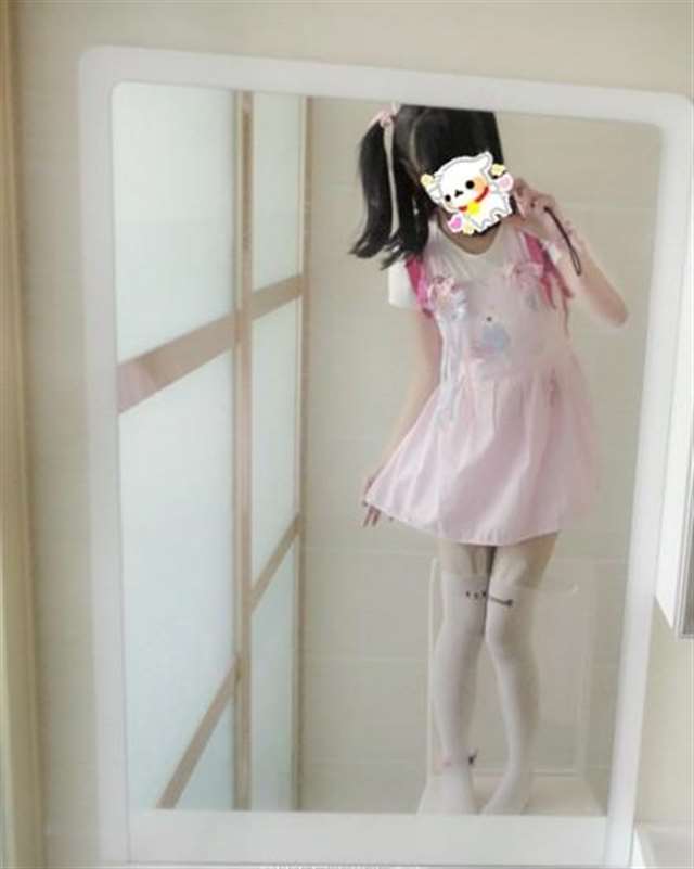 小学生白丝手机自拍组图曝光,死宅福利