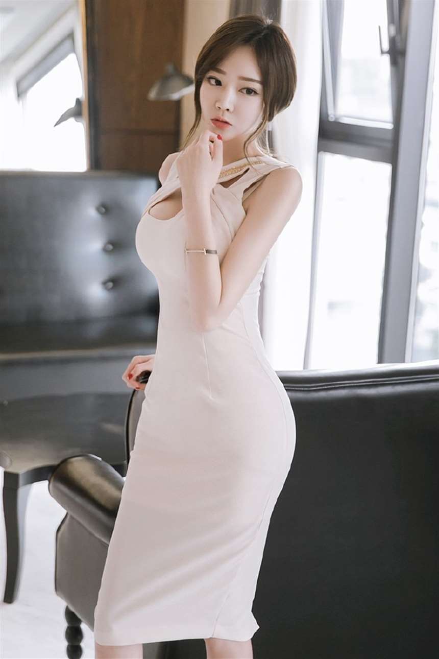 24fa凸凹吧无圣光福利 丰满女神前凸后翘深v极致诱惑美女写真