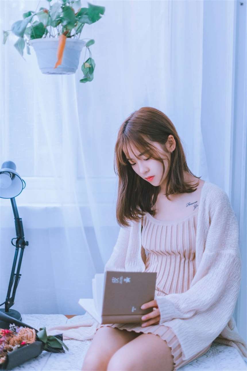 24fa凸凹吧无圣光福利 丰满女神前凸后翘深v极致诱惑美女写真