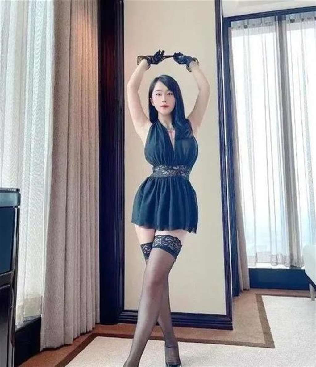 小网红张贺玉超大尺度自拍 亚站橹圣光图farsai