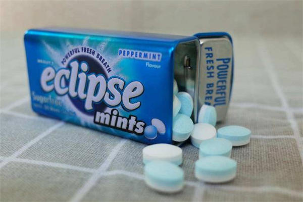 薄荷糖加可乐还能喝吗 薄荷糖加可乐为什么会爆炸