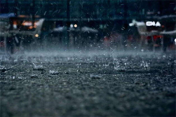 河南人民应对暴雨有多努力 暴雨应急自救方法