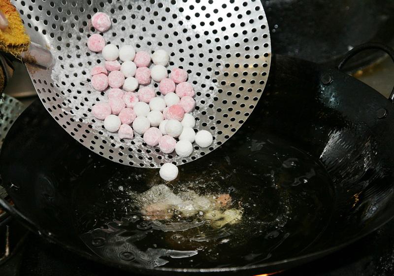 炸汤圆的做法不蹦油炸 这不破皮不爆馅做法