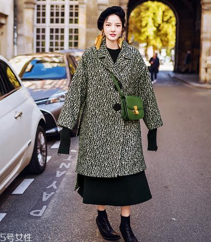 豹纹外套如何搭配？这样穿绝对时髦感爆棚
