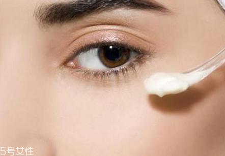 眼霜啫喱状和乳液状哪个好 适合年纪不同