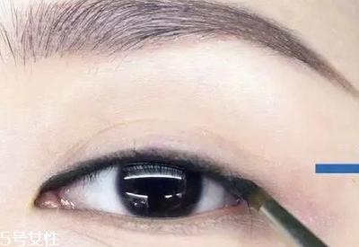 眼线笔画法 手把手教你基础眼线画法