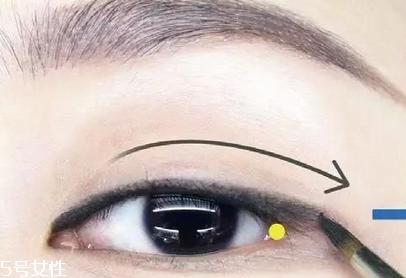 眼线笔画法 手把手教你基础眼线画法
