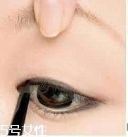 眼线笔画法 手把手教你基础眼线画法