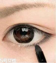 眼线笔画法 手把手教你基础眼线画法