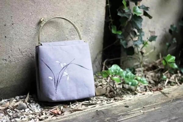 帆布包脏了怎么洗 洗帆布包的小技巧