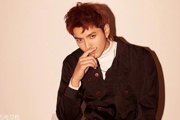 女生看男生第一眼会看哪里 女生看男生看哪里