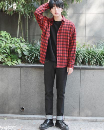 衬衫和t恤衫怎么搭配？衬衫和t恤衫搭配图片