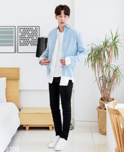 衬衫和t恤衫怎么搭配？衬衫和t恤衫搭配图片