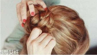 丸子头的扎法图解 美到炸的丸子头扎法