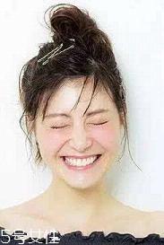 丸子头的扎法图解 美到炸的丸子头扎法