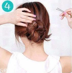 丸子头的扎法图解 美到炸的丸子头扎法