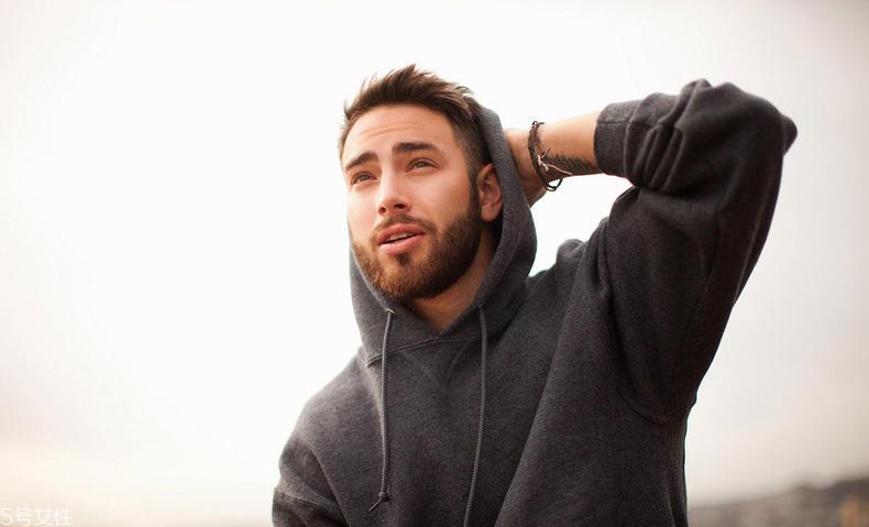 男士鬓角怎么修好看 这3种能修饰脸型