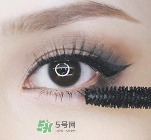 烟熏妆怎么画？烟熏妆的画法步骤图解