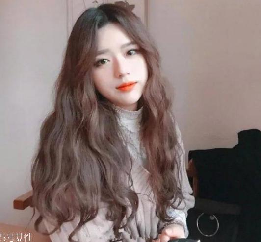 长卷发怎么扎好看图解 长卷发扎法步骤