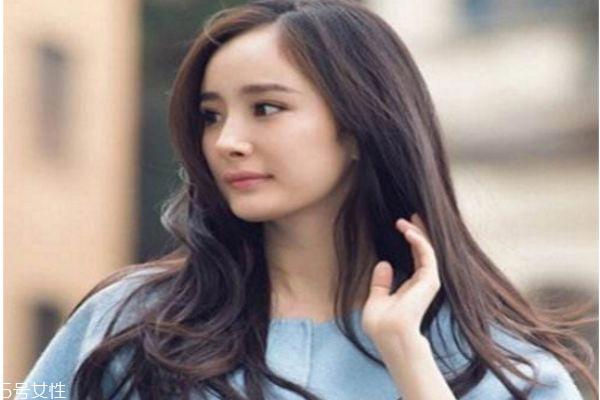 流行的新卷发发型 波浪长发图片