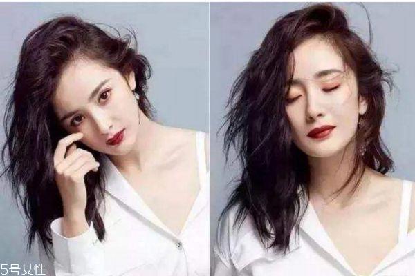 流行的新卷发发型 波浪长发图片