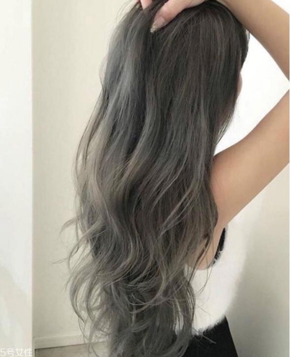 流行的新卷发发型 波浪长发图片