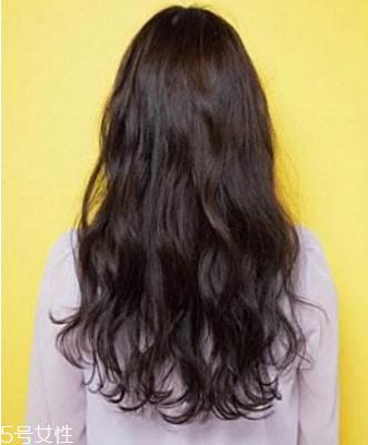流行的新卷发发型 波浪长发图片