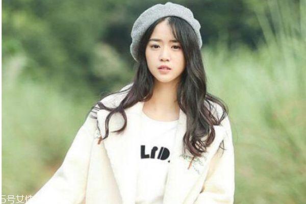 流行的新卷发发型 波浪长发图片