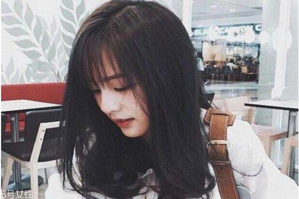 流行的新卷发发型 波浪长发图片