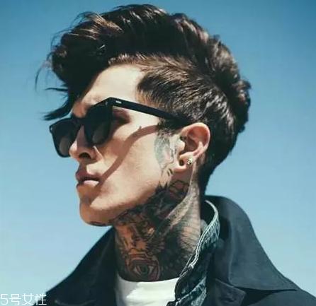 2022年烫发发型男 2022男生烫发发型图片