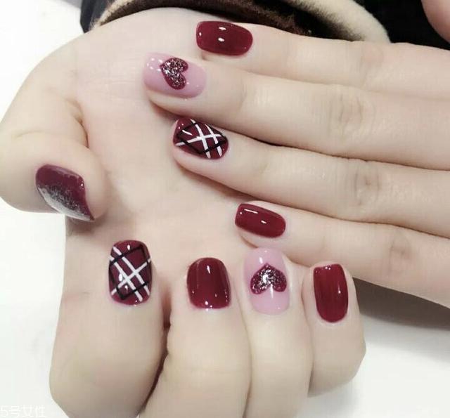 粉色美甲图片2022款式 仙女软妹必备