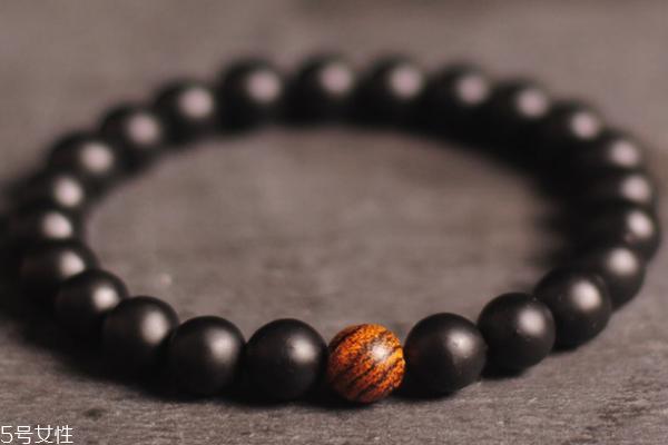 砭石手链多少钱一个 不能太贪便宜