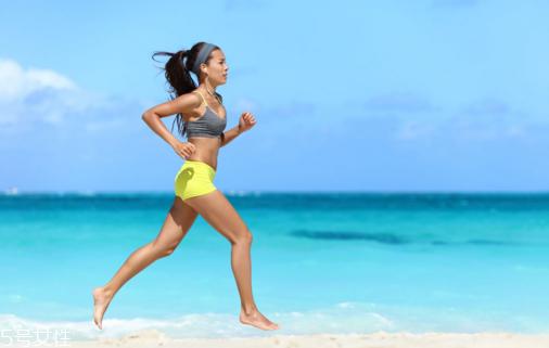 原地跑步的正确姿势 姿势正确才能促进减肥