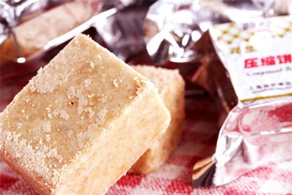 压缩饼干一次吃多少 压缩饼干吃多了会怎样