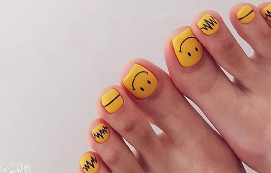 2022流行脚指甲款式图片 2022显白的脚部美甲图片合集