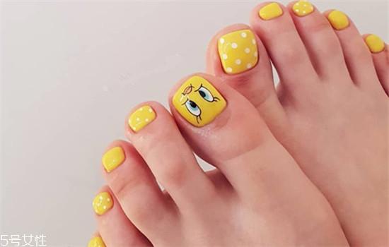 2022流行脚指甲款式图片 2022显白的脚部美甲图片合集