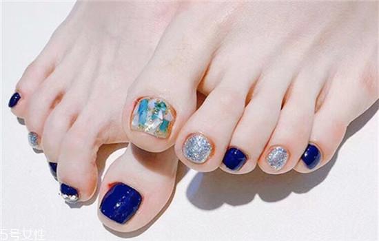 2022流行脚指甲款式图片 2022显白的脚部美甲图片合集