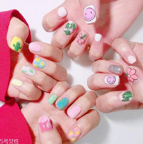 2022流行脚指甲款式图片 2022显白的脚部美甲图片合集