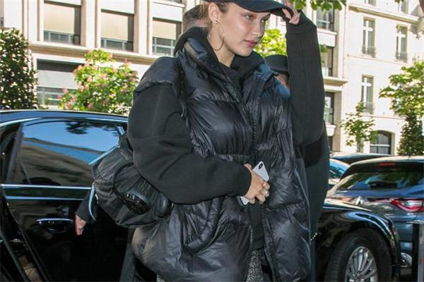 羽绒背心如何搭配 这样更有时尚感