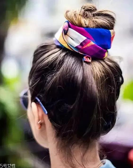 丝巾怎么围好看 丝巾的系法搭配