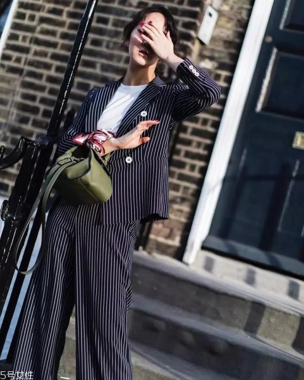 丝巾怎么围好看 丝巾的系法搭配