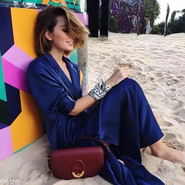 丝巾怎么围好看 丝巾的系法搭配