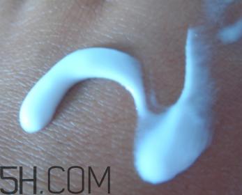 雅芳小黑裙香体乳怎么样?雅芳小黑裙香体乳好用吗?
