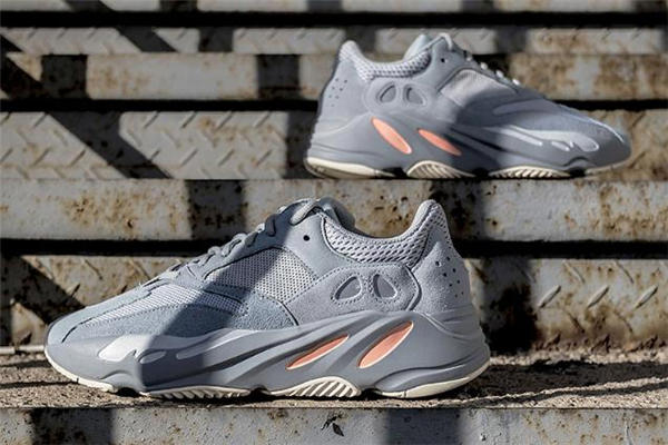 yeezy 700 inertia测评 上脚效果令人惊艳