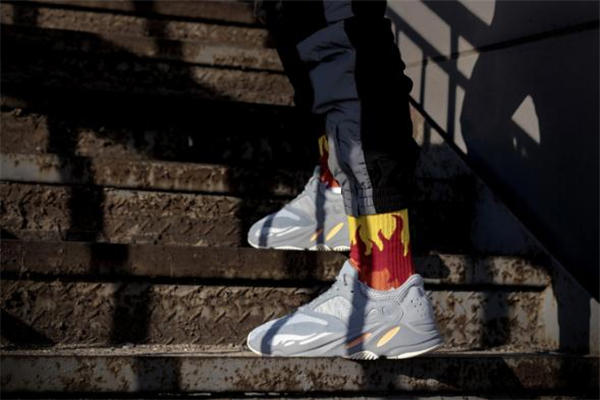 yeezy 700 inertia测评 上脚效果令人惊艳